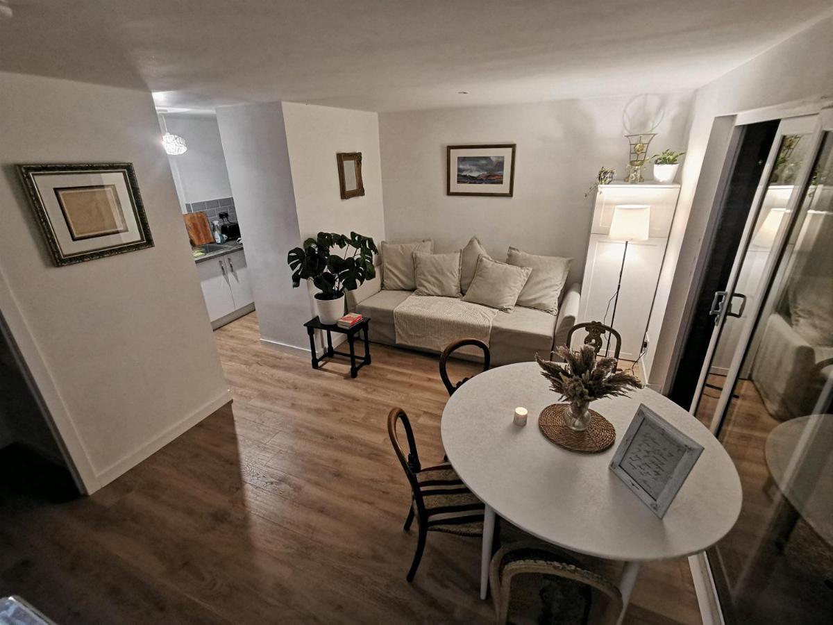 Peaceful Glasgow City House: Central Location with Free Parking Exterior photo